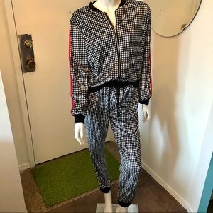 Fashion Nova Velour Tracksuit Size L